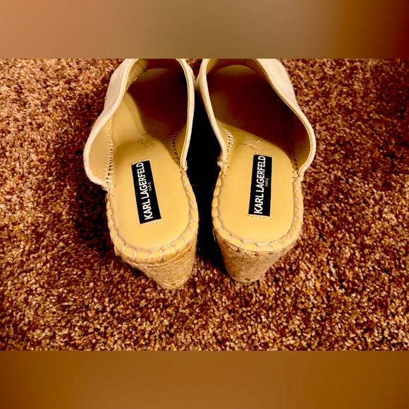 Karl Lagerfeld Gold Sparkle 3.5” Slip on Wedges. Chic Chain Design size 9M - Picture 6 of 6